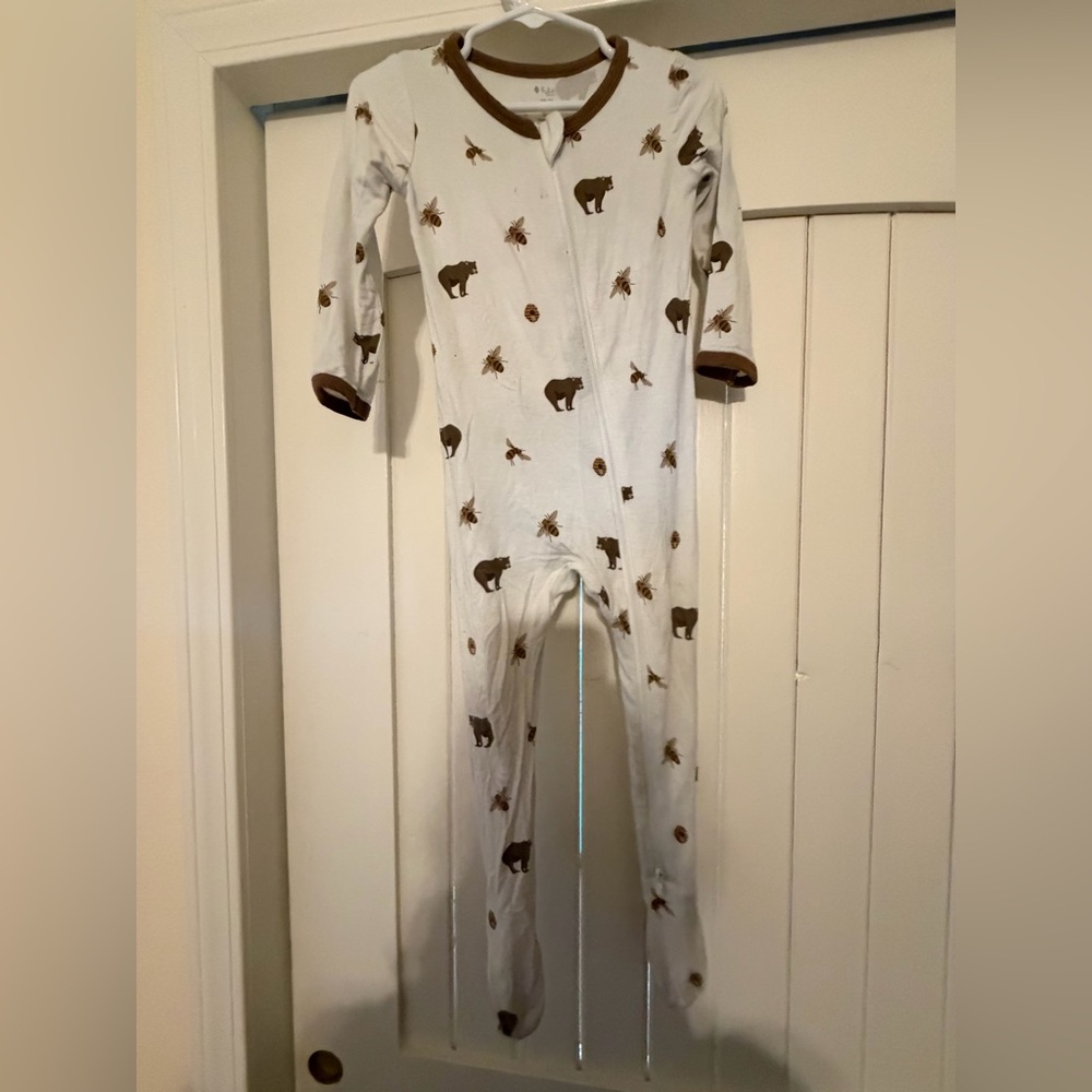 Kyte BABY Cream Onesie Pajama with Brown Bear and Bee Print